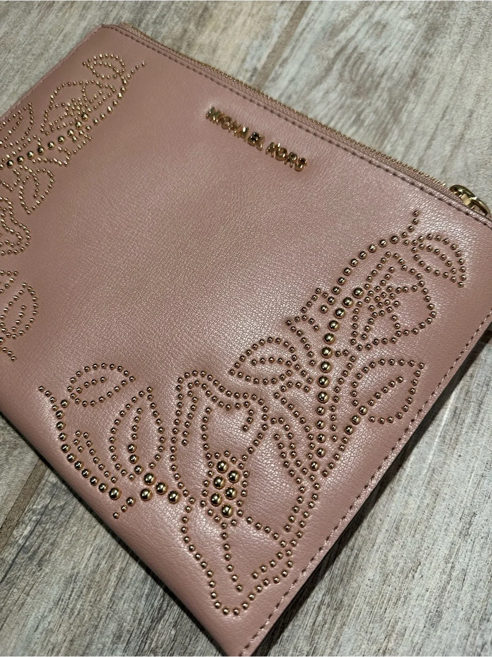 Michael Kors Dusty Rose Studded Leather Clutch⚜️
